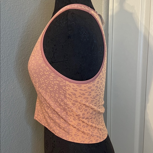 Athleta Aurora Crop Rib Tank Camisole Leopard Print V-Neck Tank Top Size Medium - Picture 4 of 8